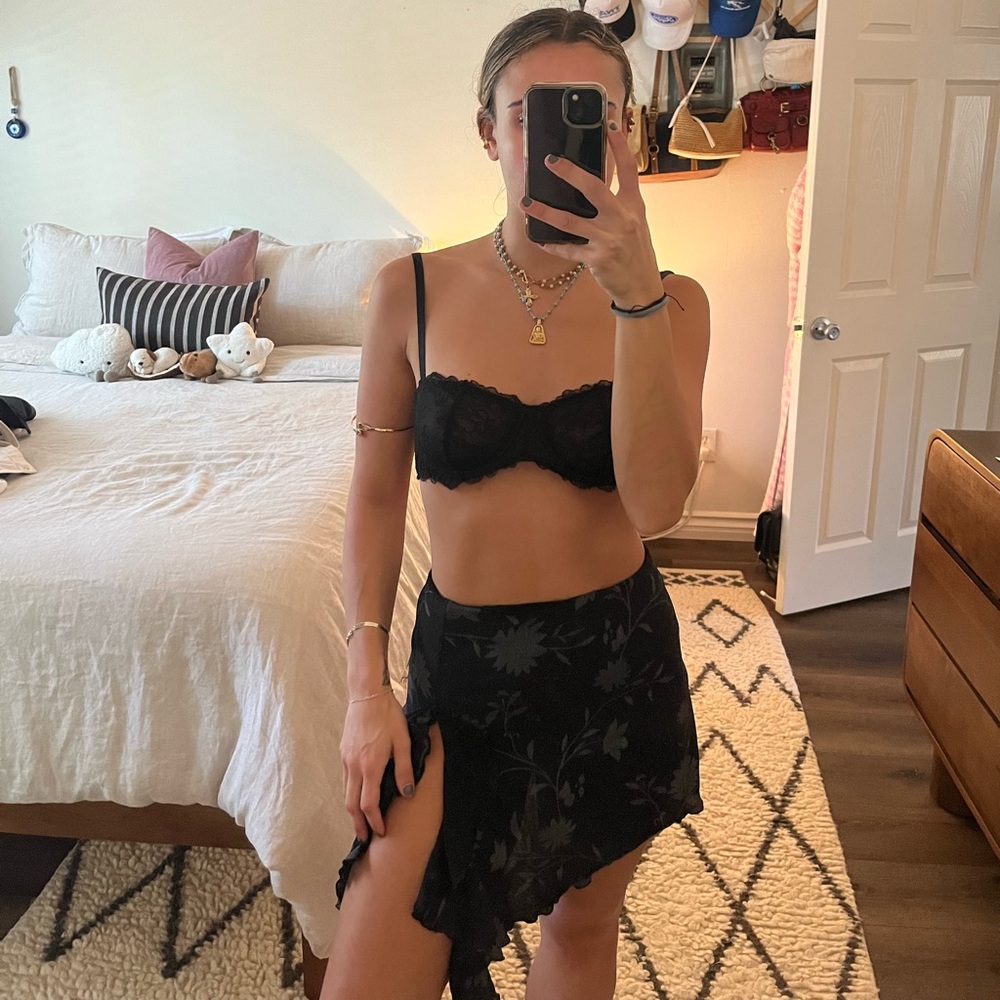 black skirt
